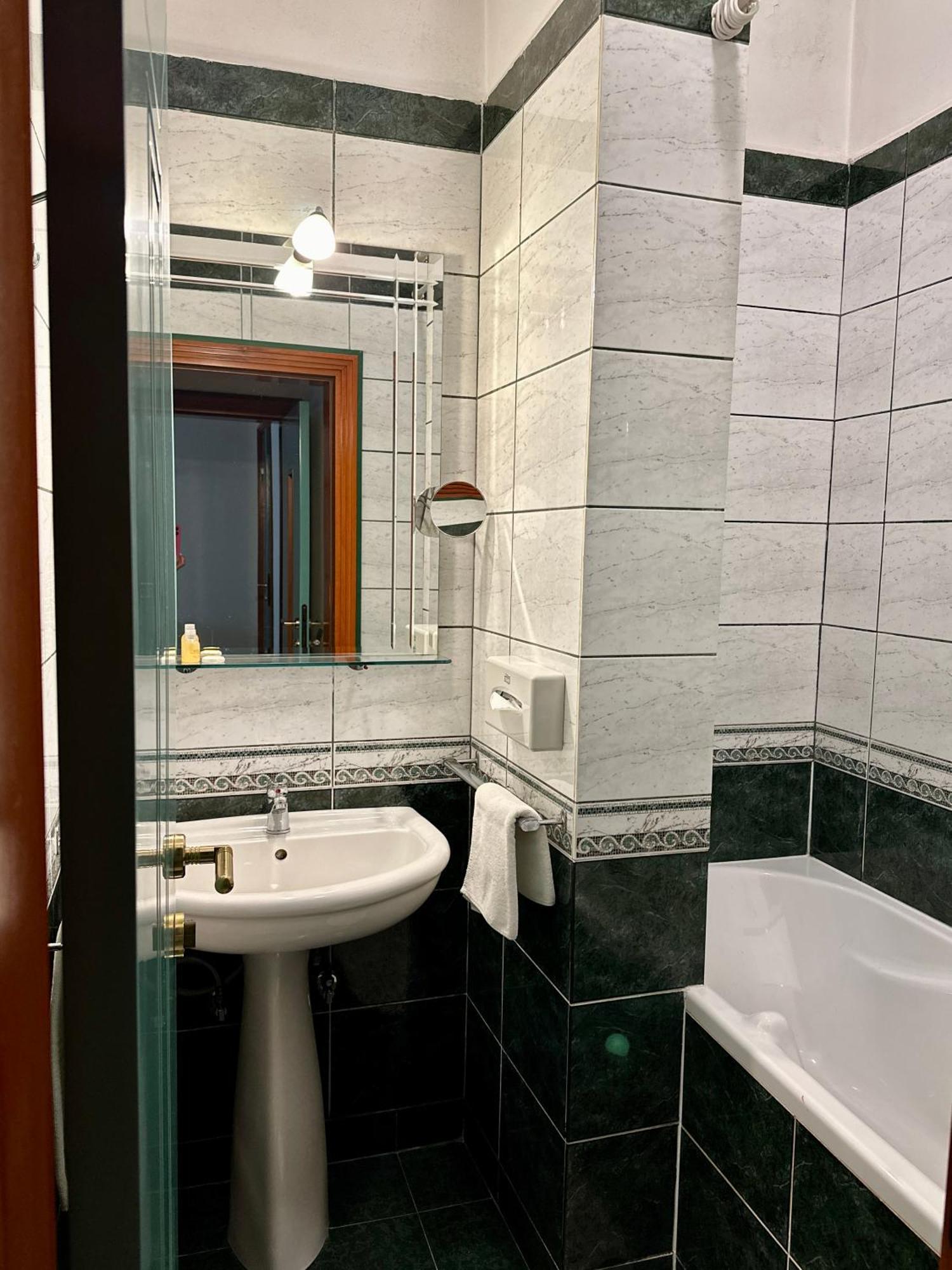 Central 25 Podgorica Eksteriør bilde