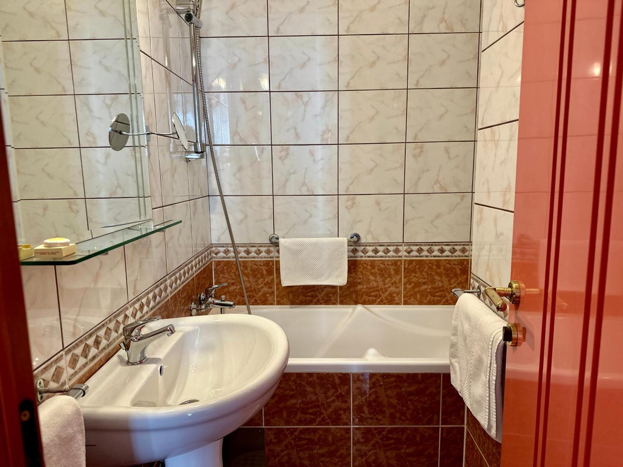 Central 25 Podgorica Eksteriør bilde